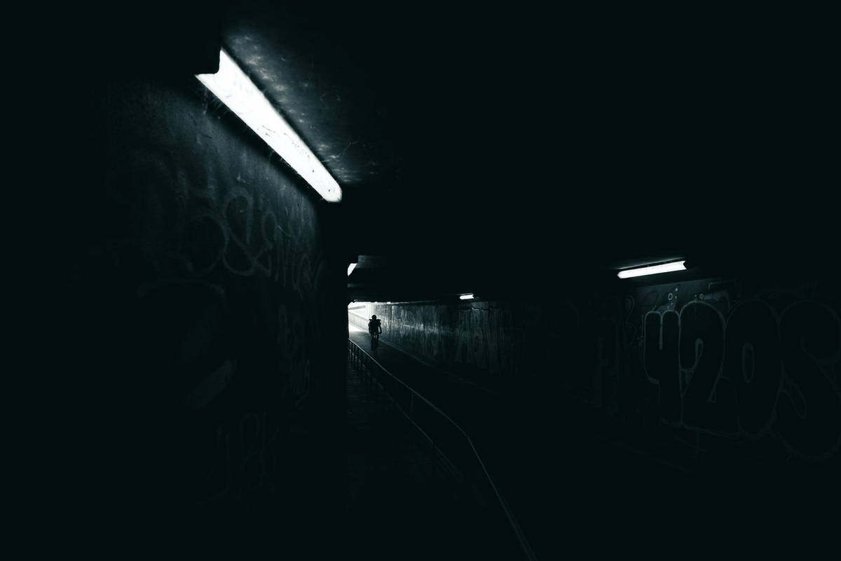 gaming strategy zombie survival sewer in - player using glow stick distraction in flooded tunnel