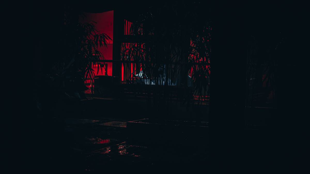 zombie survival skills: player character crouching behind abandoned car while scanning for undead in urban environment
